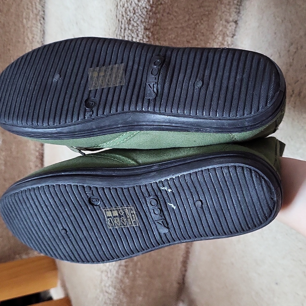 NWT! Army Green Lace-up Shoes! Size 9! - Picture 7 of 8